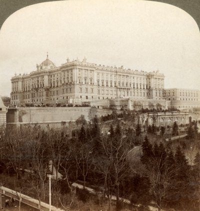 Il maestoso Palazzo Reale e il Parco Reale Campo del Moro...Madrid, Spagna, 1902 da Underwood and Underwood