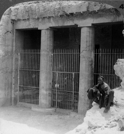 La tomba di un signore feudale a Beni Hasan, costruita circa 1900 a.C., Egitto, 1905 da Underwood and Underwood