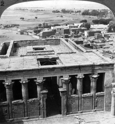Il tempio meravigliosamente conservato di Edfu, Egitto, 1905 da Underwood and Underwood