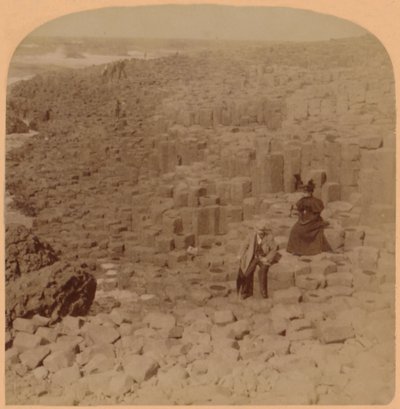 Meravigliosa Strada dei Giganti, Contea di Antrim, Irlanda, 1899 da Underwood and Underwood