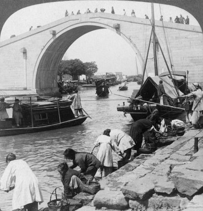 Ponte Woo Men e Gran Canale Imperiale, Suzhou, Cina da Underwood and Underwood