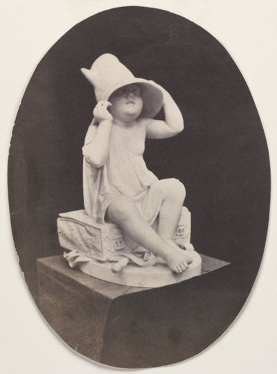 Statua di un giovane con grande cappello da un album di John R. Johnston, prima del 1857 da Unidentified Photographer.
