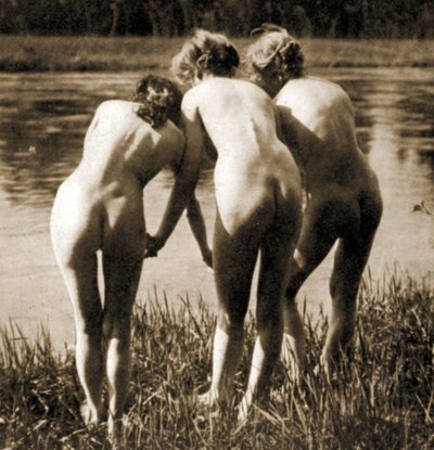 Tre Grazie, un trio di nudi femminili, c.1900 da Unknown