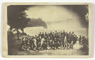 Senza titolo (Gruppo alle cascate del Niagara) da Unknown