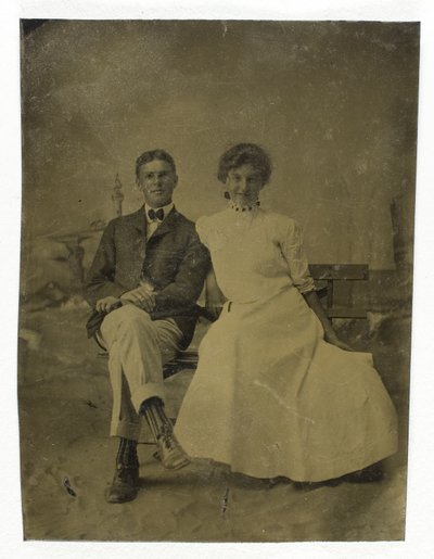 Senza titolo (Ritratto di uomo e donna seduti) da Unknown