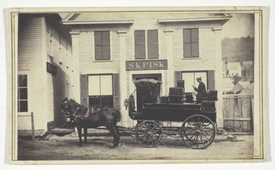 Senza titolo (negozio S.K. Fisk con carro di consegna) da Unknown