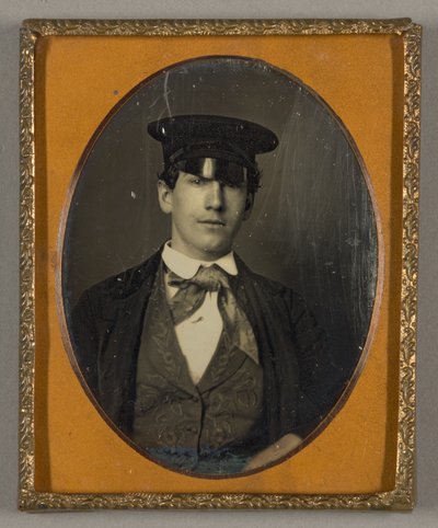 Senza titolo (Giovane uomo con cappello) da Unknown