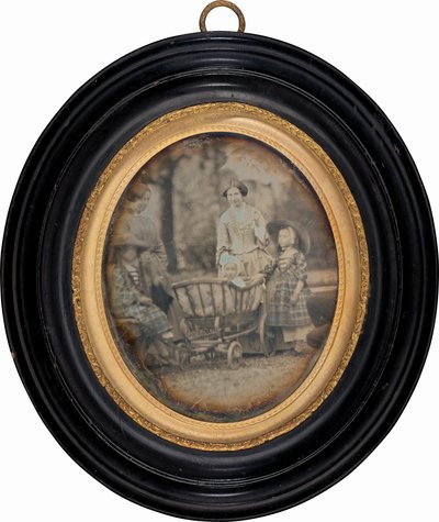 Due Donne e Tre Bambini in Giardino da Unknown 19th Century