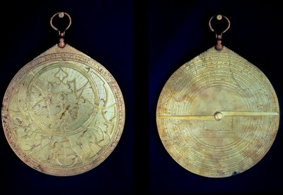 Un astrolabio, uno strumento di misurazione astronomica usato dai navigatori, del XV secolo da Unknown artist