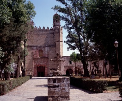 Arte messicana: vista del Convento Agostiniano (monastero di San Agustin Acolman) risalente al 1571. La croce è realizzata da artisti indigeni Tequitqui. Messico. Acolman da Unknown artist