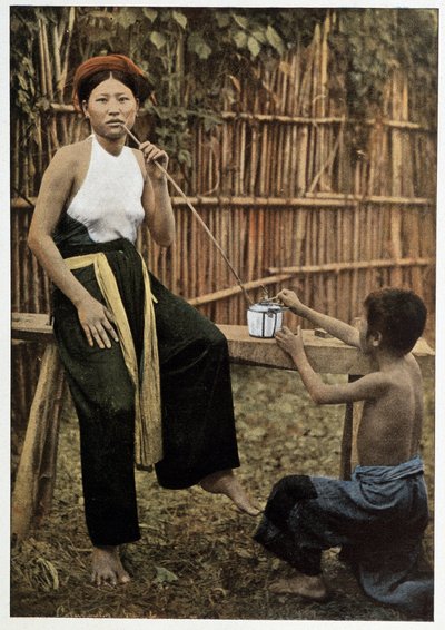 Donna asiatica che fuma oppio, circa 1898 da Unknown artist