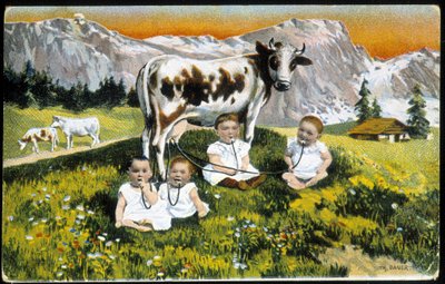 Bambini che ostacolano una mucca con tubi - Cartolina, fine XIX secolo da Unknown artist