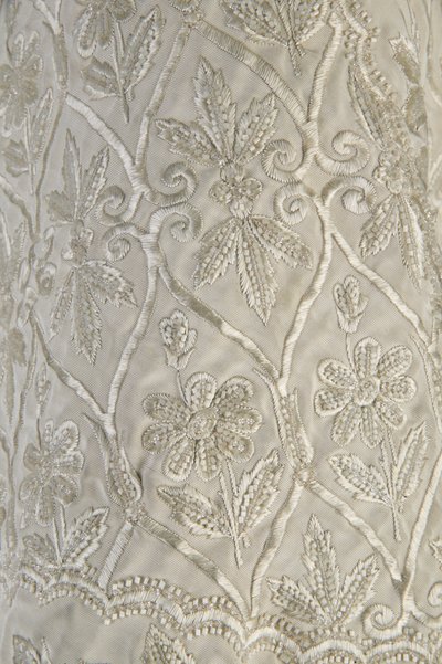 Cappotto di Bertha Palmer, c.1870 (dettaglio del tessuto), seta moiré a coste, frange e perline di cristallo da Unknown artist