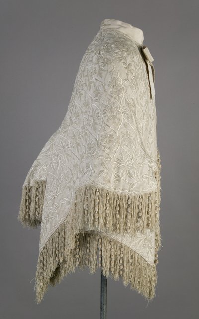 Cappotto di Bertha Palmer, c.1870 (vista laterale), seta moiré a coste, frange e perline di cristallo da Unknown artist