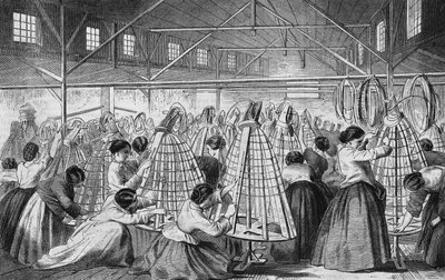 Fabbriche di crinoline: la posa dei cerchi. da Unknown artist