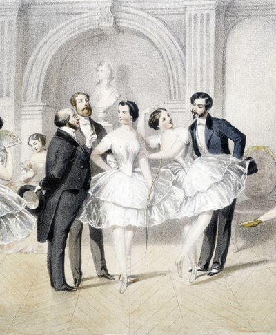 Ballerini circondati da uomini nell