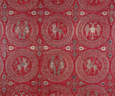 (dettaglio) Tessuto di costume ecclesiastico in seta viola da Cipro rappresentante animali fantastici, XIII secolo, Museo della Cattedrale Anagni, Italia da Unknown artist