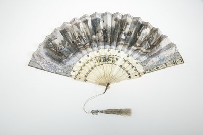 Ventaglio, c.1850, carta dipinta, osso, argento e nappa di seta e filo metallico, produttore sconosciuto da Unknown artist