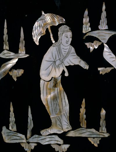 Figura femminile con ombrello, dettaglio da mobile intarsiato con madreperla con decorazione chinoiserie da Unknown artist