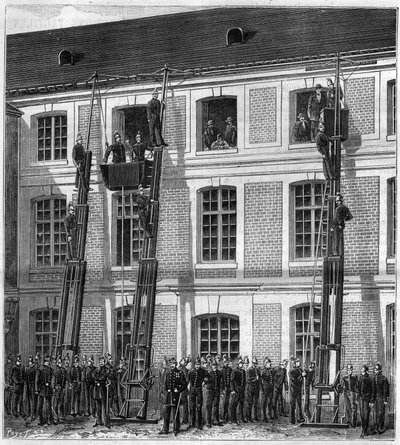 Vigili del fuoco a bordo del nuovo ascensore di soccorso per esperimenti antincendio a Rouen nella vecchia Scuola Normale. Incisione in "La Nature" da Unknown artist