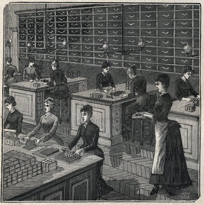 Fabbricazione di piume di metallo: selezione e confezionamento delle piume in una fabbrica in Francia nel XIX secolo. Incisione del 1885 in 