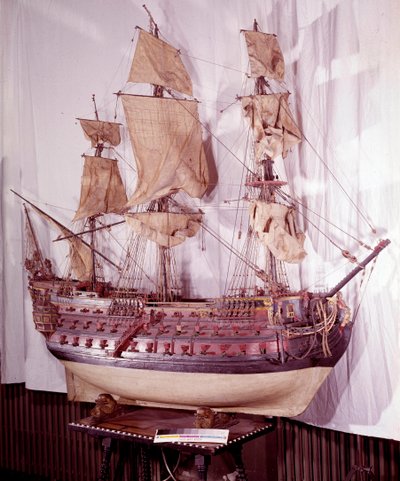 Modello in miniatura di una nave con tre ponti, arma di 92 cannoni. XVII secolo. Madrid, Museo dell