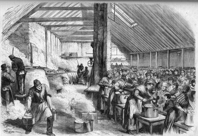 Miseria a Londra: distribuzione pubblica di cibo per i poveri a Londra a Spitalfields. Incisione in 