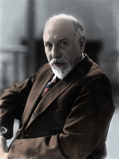 Ritratti dello scrittore italiano Luigi Pirandello intorno al 1920. da Unknown Artist