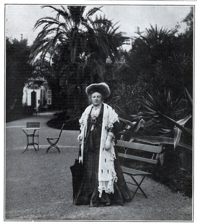 Ritratto di Madame Juliette Adam (nata Lambert) (1836-1936), scrittrice, polemista e femminista francese a Nizza nel 1905 da Unknown artist
