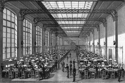 La grande sala al primo piano della nuova stazione telegrafica centrale di Parigi nel 1884. Incisione del 1884. in "La Nature. Revue des sciences et de leurs applications aux arts et à l