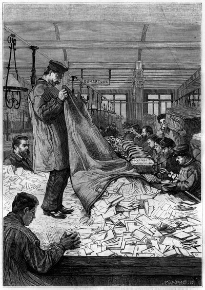 Le grandi tavole delle lettere nei centri di smistamento dell