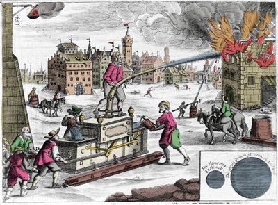 Uso di una pompa antincendio da parte di una squadra di pompieri. Incisione da "Theatrum Machinarum novum" di Georg Andreas Bockler (1644-1698) da Unknown artist