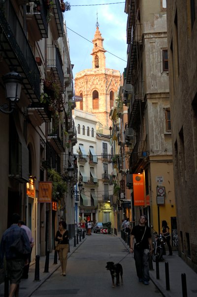Vista della torre della cattedrale conosciuta come El Miquelet da Unknown artist