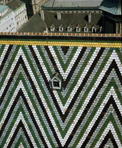 Veduta del tetto di tegole smaltate della cattedrale da Unknown artist