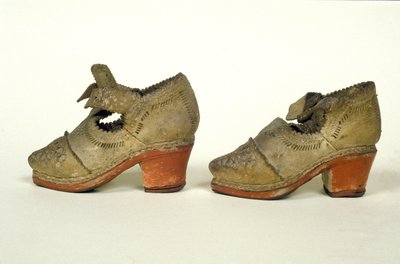 Modello di scarpa con tacco rosso del XVII secolo, Museo del Castello, Milano da Unknown artist