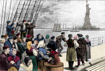 Famiglie di emigranti in arrivo nel porto di New York, visibile la statua della libertà. Incisione da "Harper