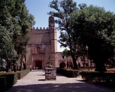 Arte Messico: vista del Convento Agostiniano (monastero di San Agustin Acolman) risalente al 1571. La croce è realizzata da artisti indigeni Tequitqui. Messico. Acolman da Unknown artist