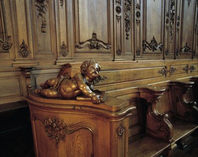 Architettura barocca: stallo ligneo rappresentante un angelo, attributo dell