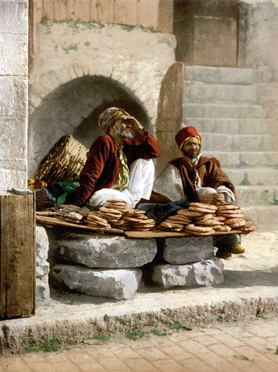 Venditori di pane a Gerusalemme. Fotochrome sd tra il 1890-1900. da Unknown artist
