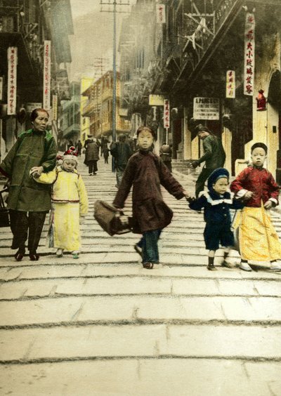 Bambini in Pottinger Street a Hong Kong nel 1890 da Unknown artist