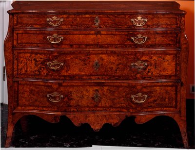Mobile: cassettone in legno di cedro. 1735-1745 circa. Collezione privata da Unknown artist