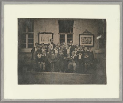 [Ritratto di gruppo di scolari e del loro insegnante, Germania settentrionale]. da Unknown artist
