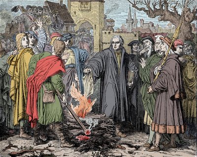 Martin Lutero (1483-1546) a Wittenberg brucia la bolla di scomunica emessa da Papa Leone X da Unknown artist