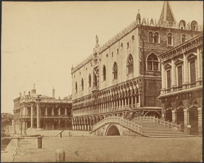 [Edificio medievale] da Unknown artist