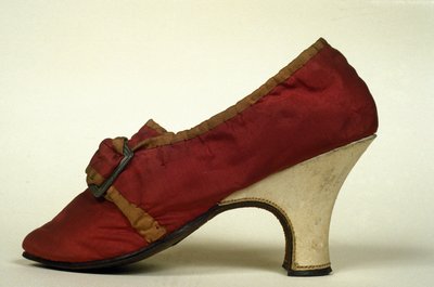Modello di scarpe (décolleté) rosse con tacco per donne del XVIII secolo. Museo del Castello, Milano da Unknown artist