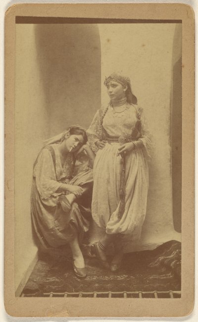 [Ritratto orientalista in studio di due donne]. da Unknown artist