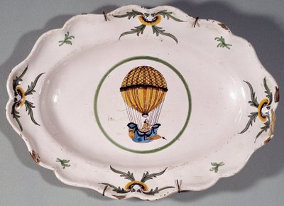 Piatto in maiolica decorata con la rappresentazione di un