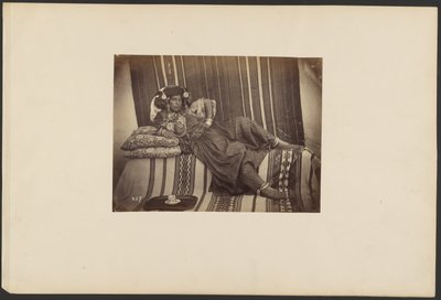 [Odalisca algerina reclinata, tribù Ouled Nail]. da Unknown artist