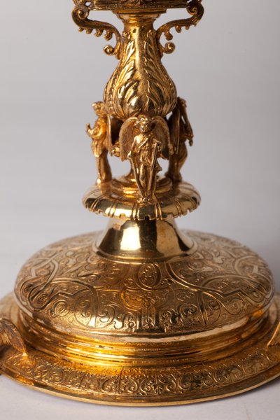 Croce reliquiario. Oreficeria con gioielli. Origine abbazia (Saint-Amand Tournai, ex-Elnone. 16° secolo. Dettaglio inferiore) da Unknown artist