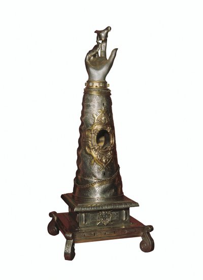 Reliquiario del braccio destro di Suor Santa Scolastica (480-543), fondatrice dell
